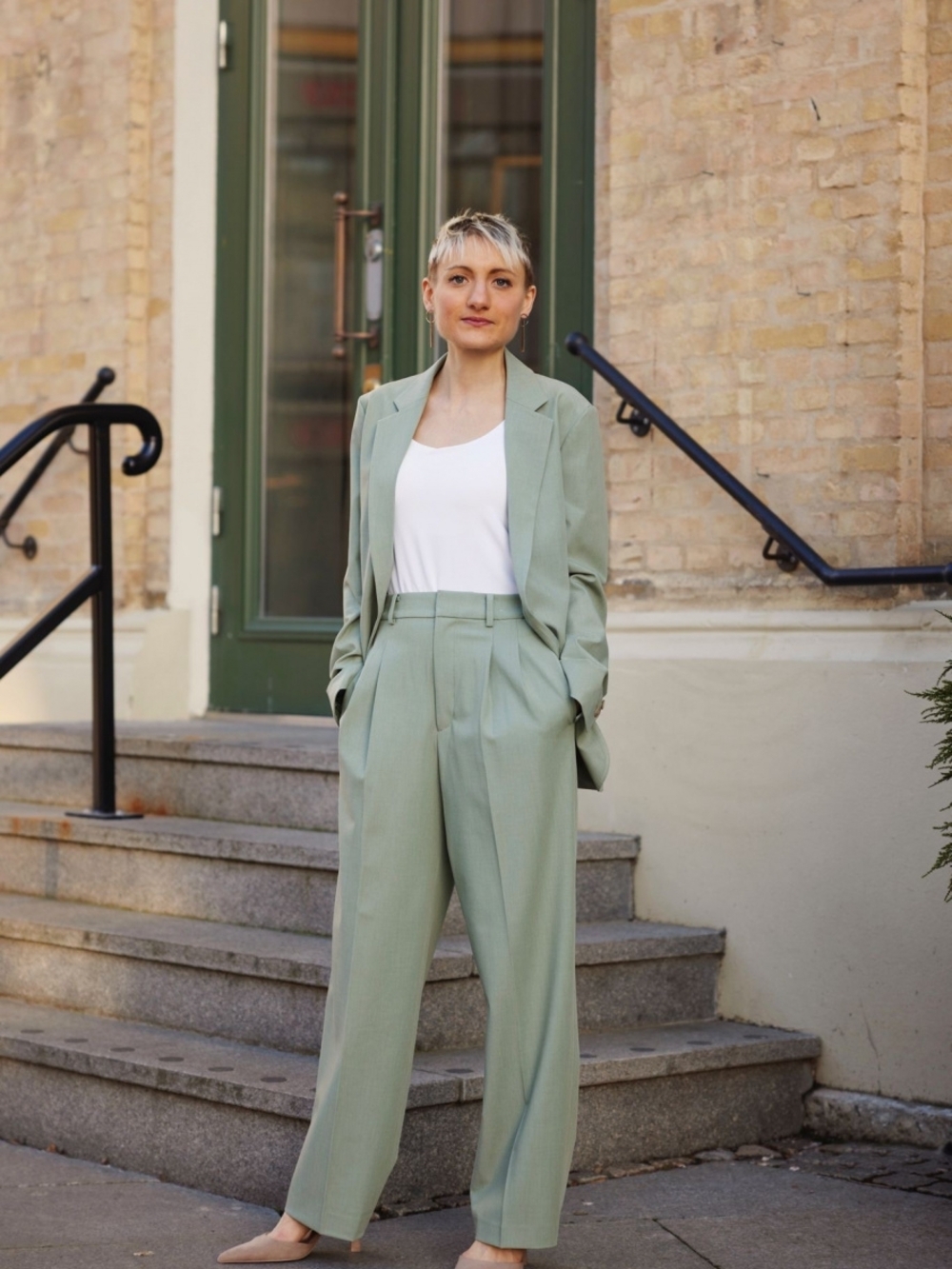 Uniqlo Tailored Wide-Leg Women’s Pants in Sage Green